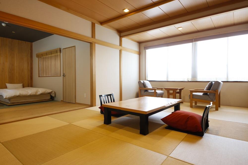 Hokuriku Yamashiro Onsen Hotel Kikyou Кага Экстерьер фото