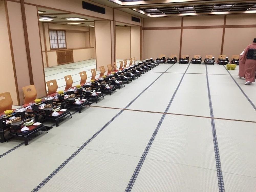 Hokuriku Yamashiro Onsen Hotel Kikyou Кага Экстерьер фото