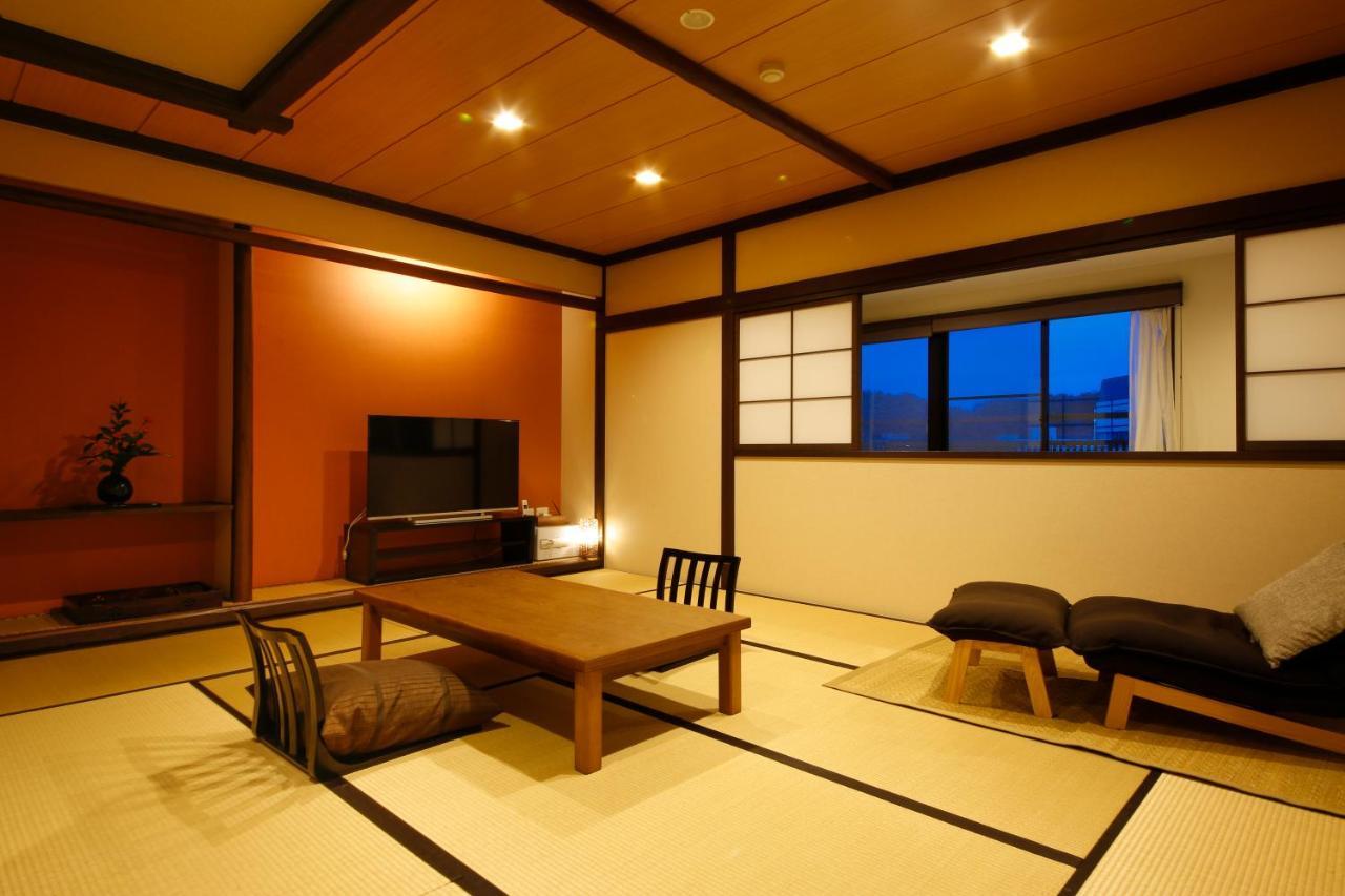 Hokuriku Yamashiro Onsen Hotel Kikyou Кага Экстерьер фото