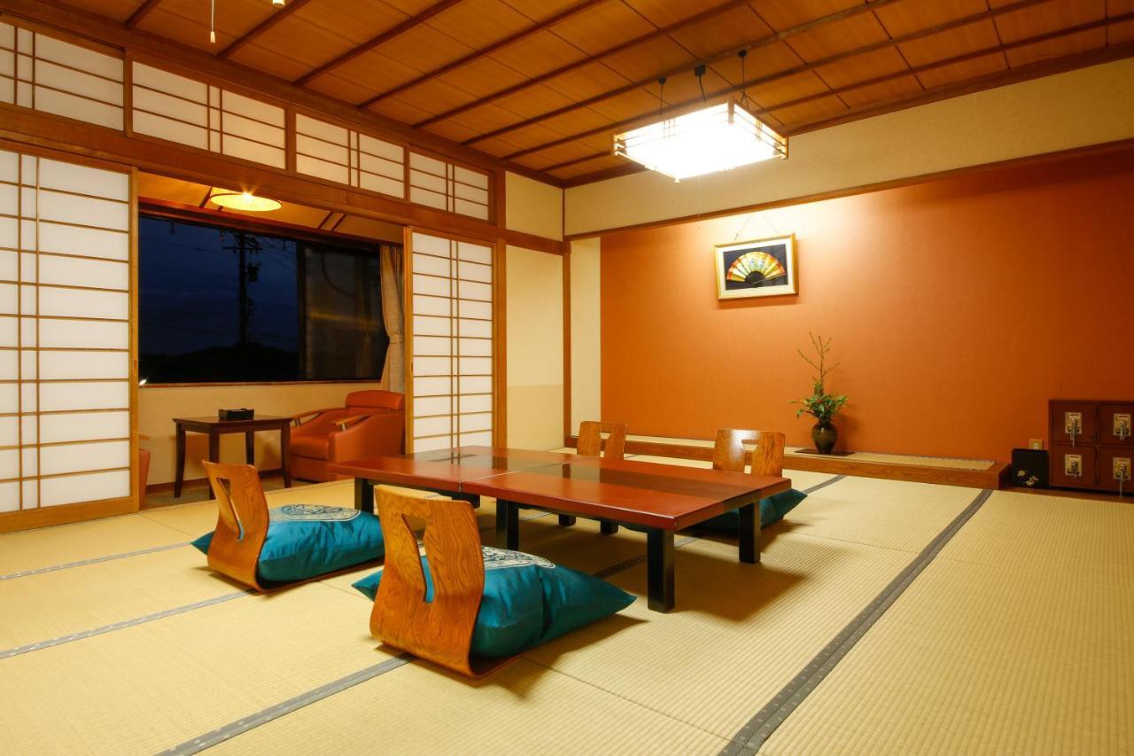 Hokuriku Yamashiro Onsen Hotel Kikyou Кага Экстерьер фото